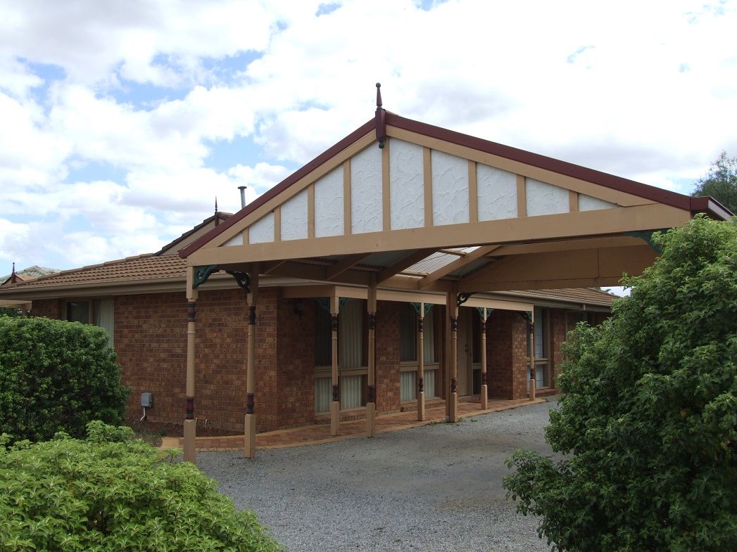 3 bedrooms House in 1 Glebe Pl MELTON WEST VIC, 3337