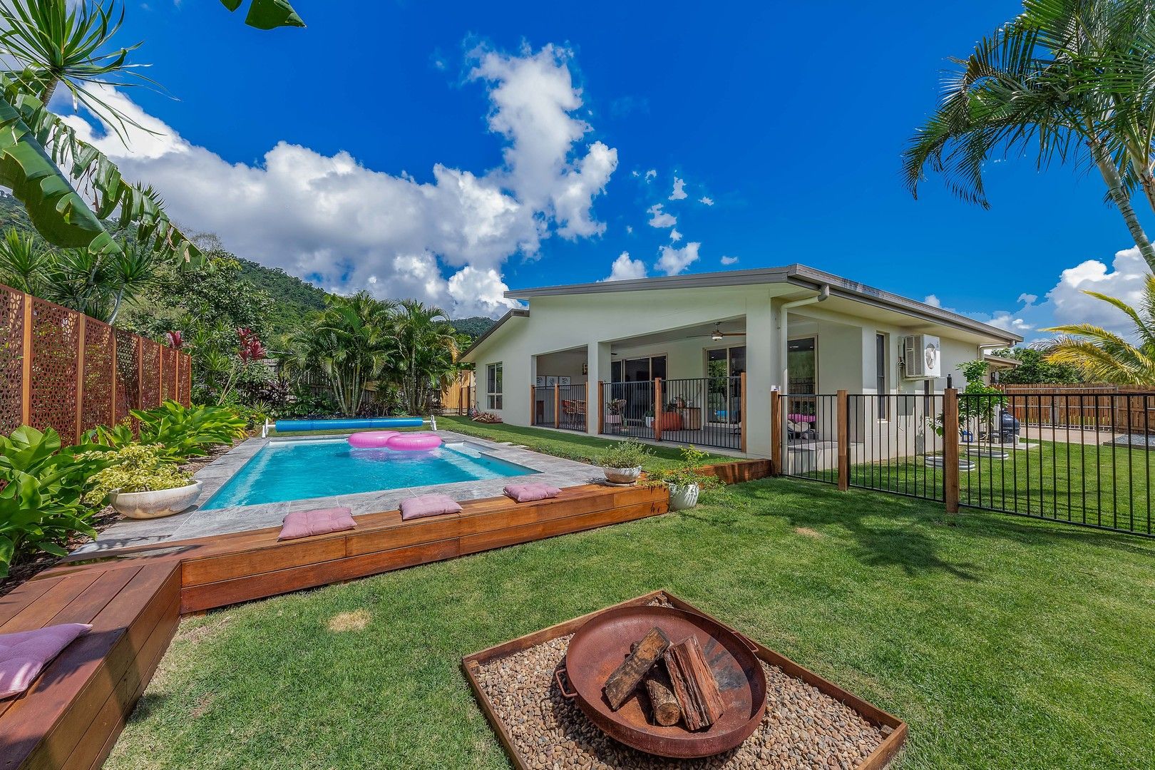 31 Endeavour Cct, Cannonvale QLD 4802, Image 0