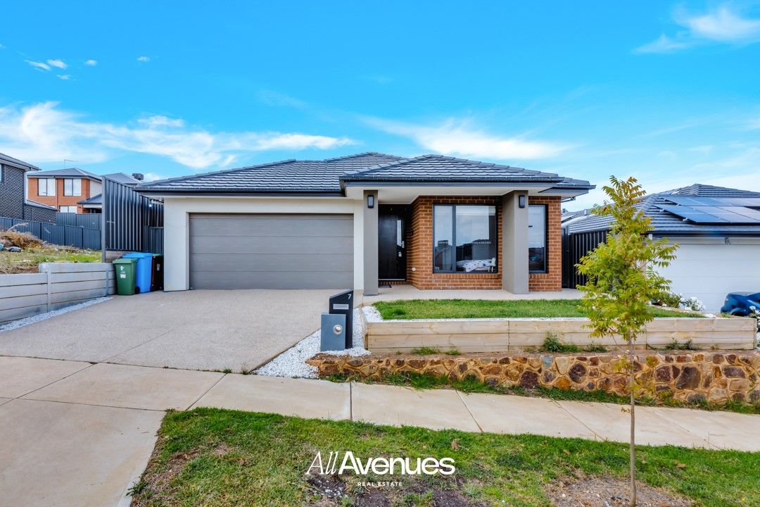 5 bedrooms House in 7 Excalibur Street BERWICK VIC, 3806