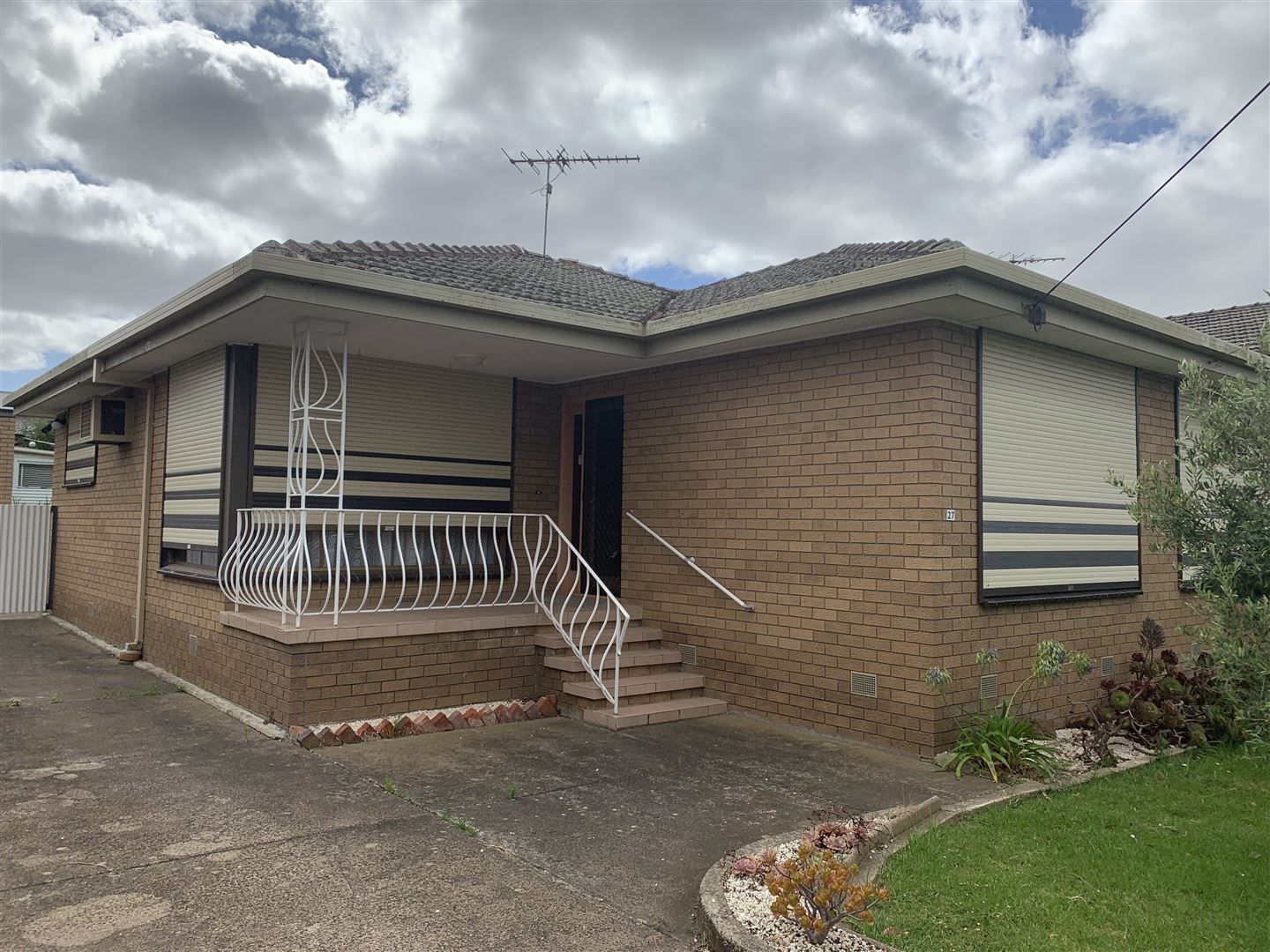 3 bedrooms House in 27 Tallinn Street BELL PARK VIC, 3215