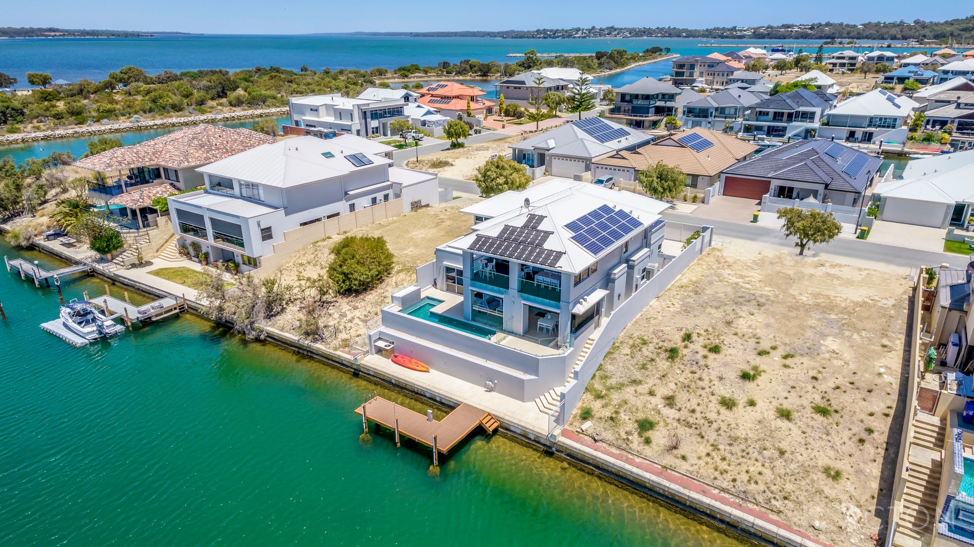 22 Sandpiper Island Retreat, Wannanup WA 6210, Image 0