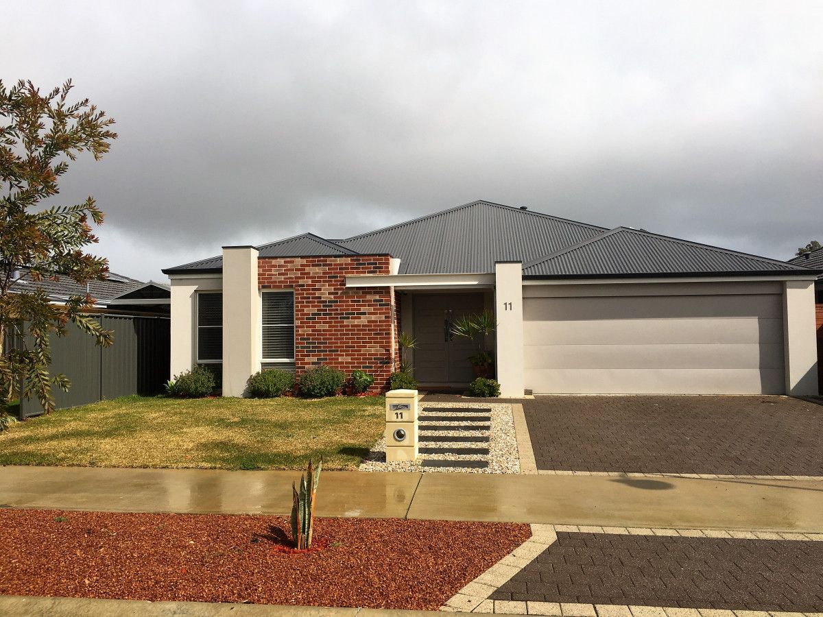 4 bedrooms House in 11 Barrington Approach LAKELANDS WA, 6180