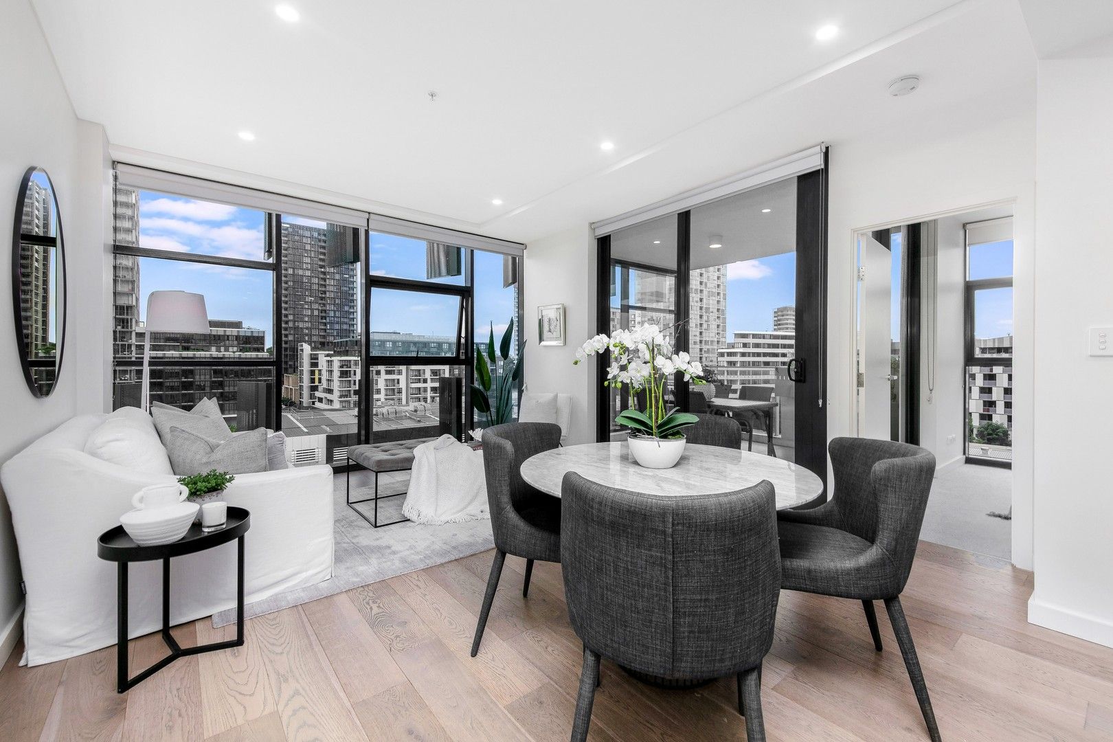 2 bedrooms Apartment / Unit / Flat in 10706/5 Sam Sing Street WATERLOO NSW, 2017