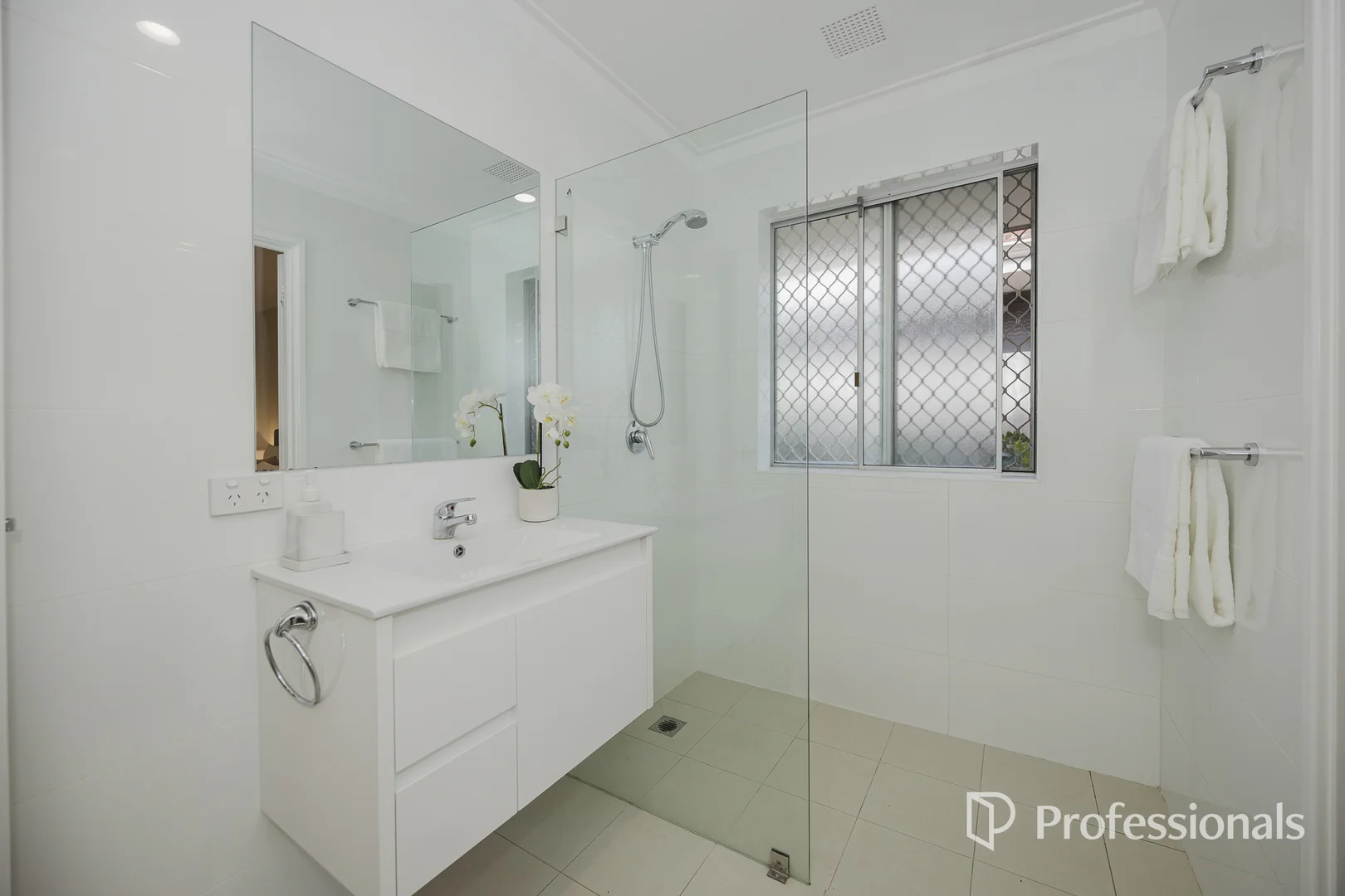 Additional image 26 of 45 Marangaroo Drive, Marangaroo WA 6064