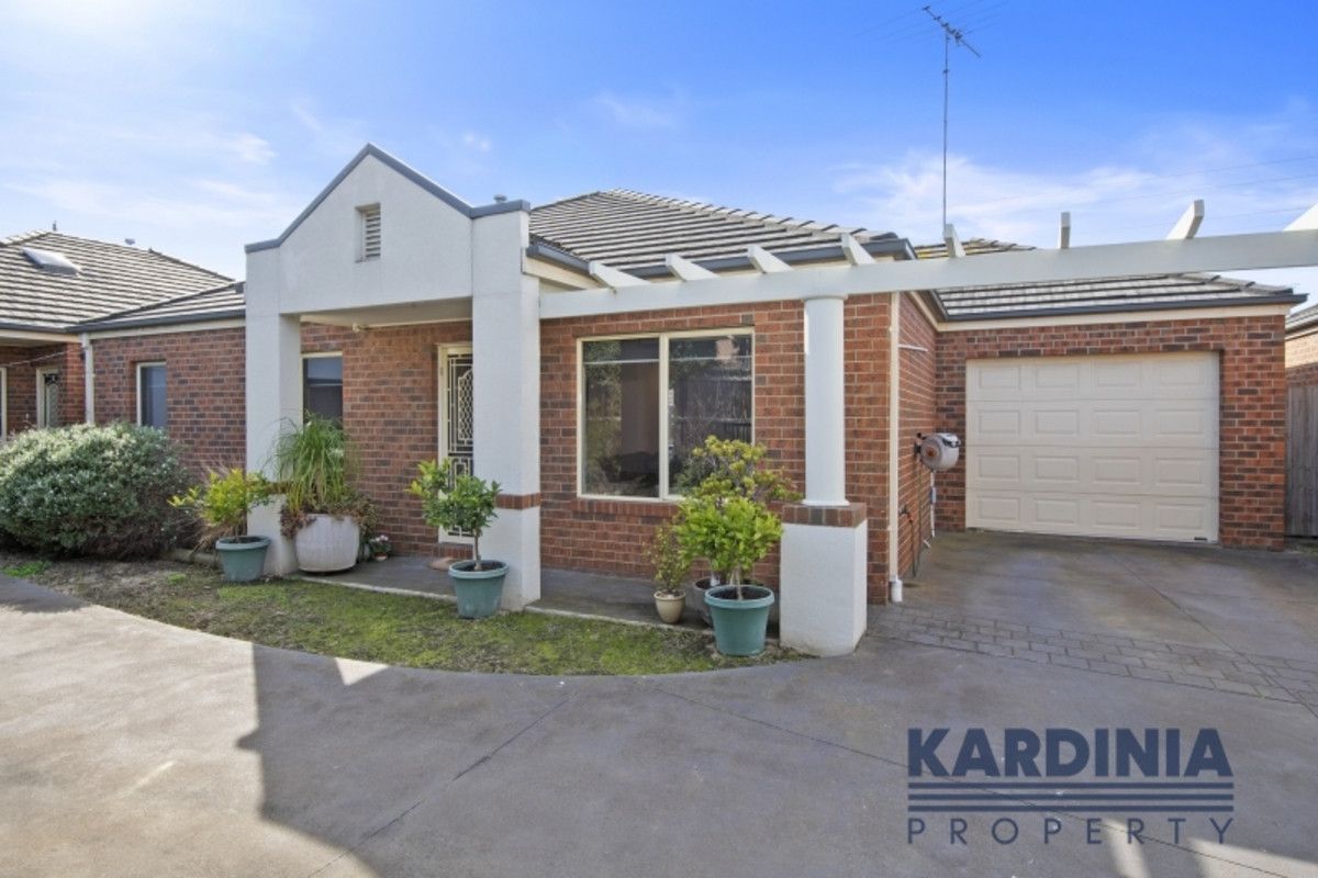 2/11 Cedarville Close, Highton VIC 3216, Image 0