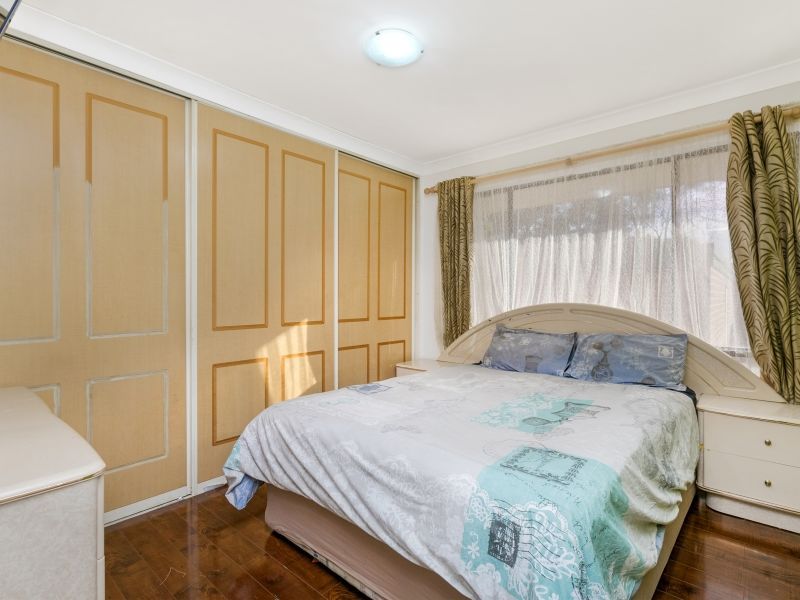 26/27 Waratah Crescent, Macquarie Fields NSW 2564, Image 2