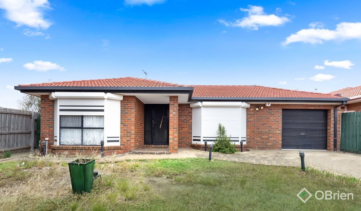 3 bedrooms House in 15 Anakie Walk Walk DELAHEY VIC, 3037