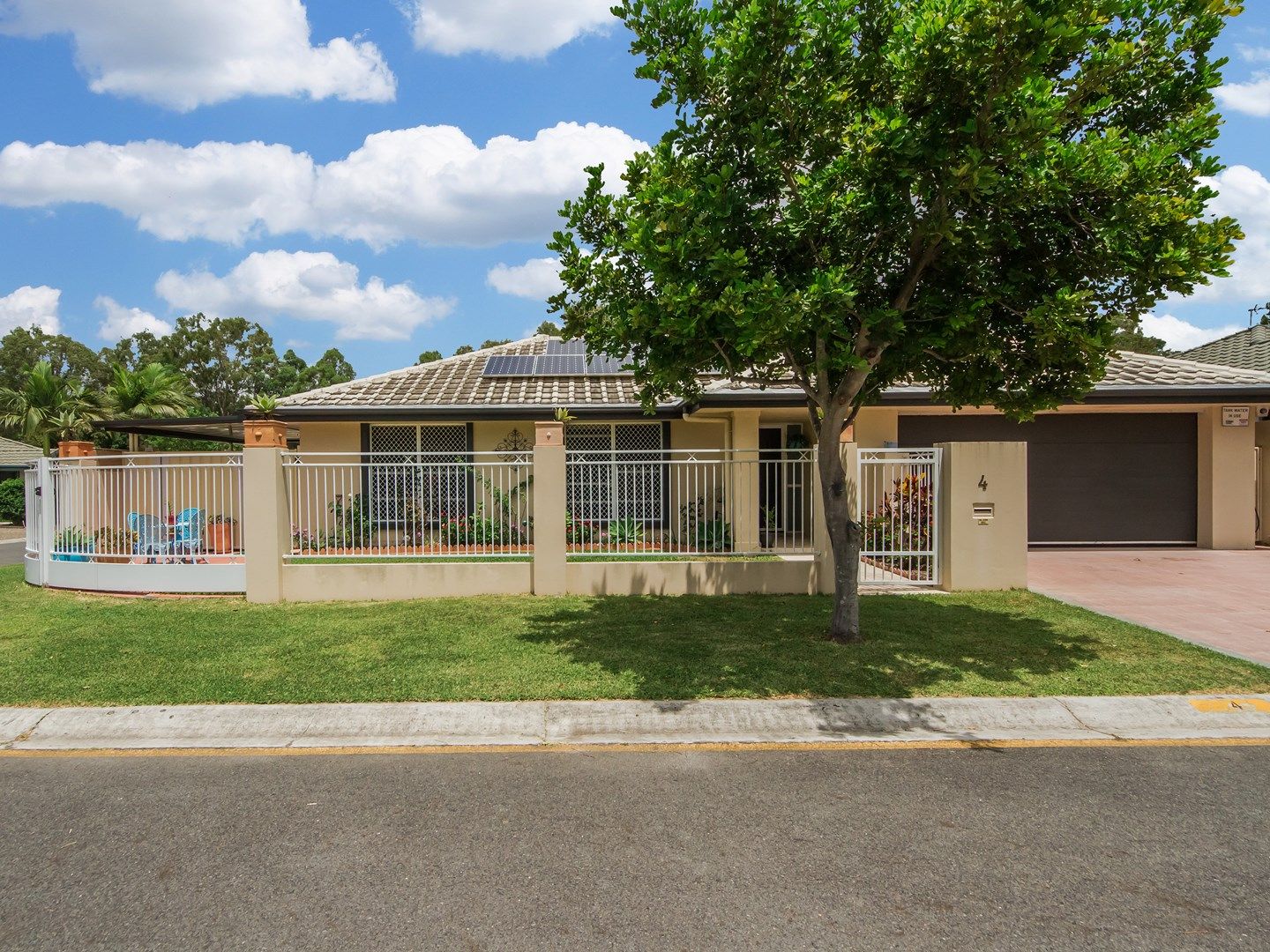4 Casablanca Court, Burleigh Waters QLD 4220, Image 0