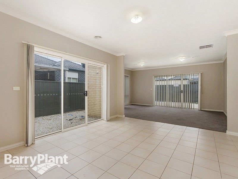 10 Highcroft Place, Cairnlea VIC 3023, Image 2