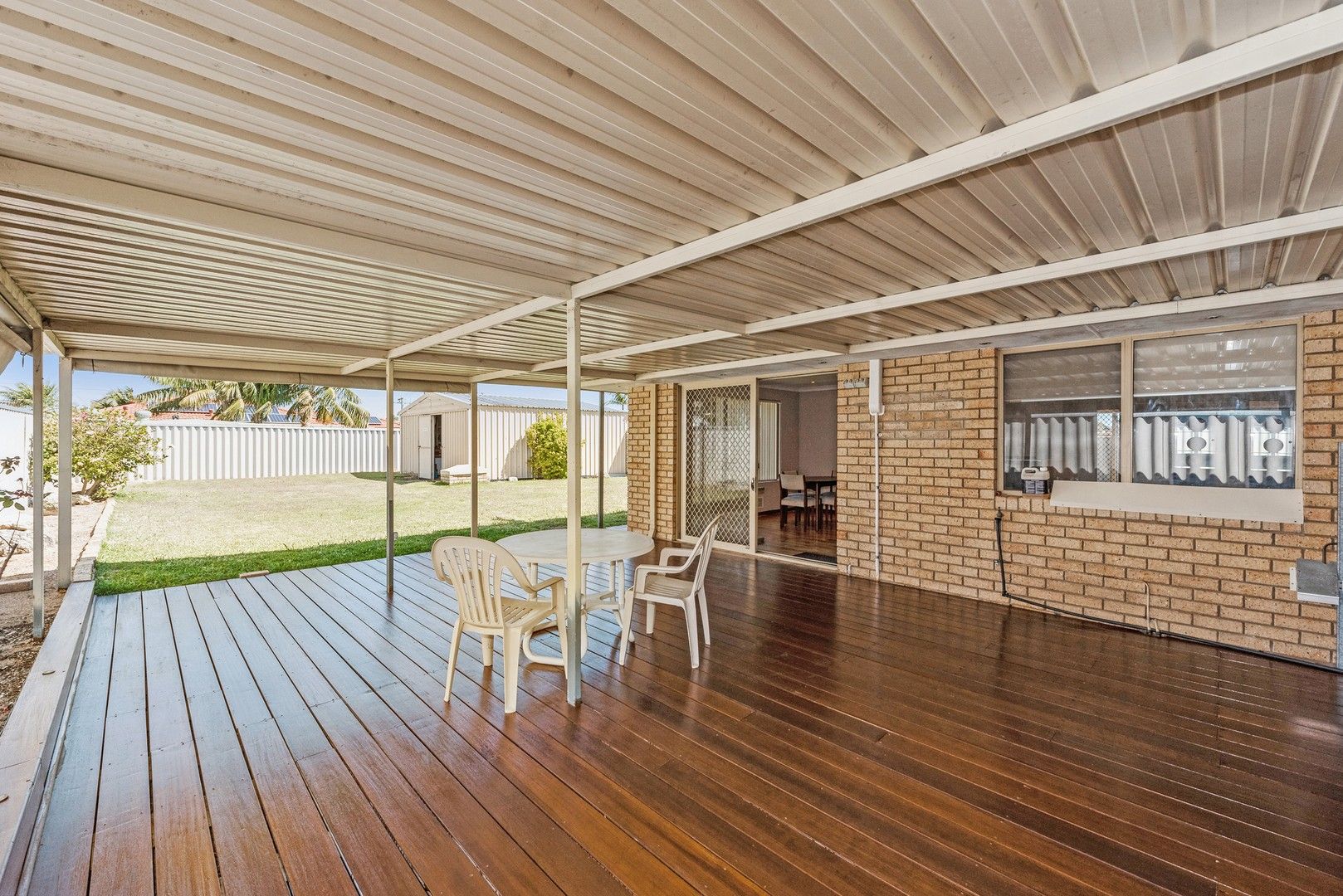 3 bedrooms House in 2 Shell Close COOLOONGUP WA, 6168