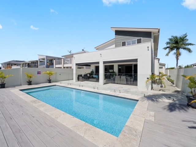 4 bedrooms House in 29 North View Street HOPE ISLAND QLD, 4212