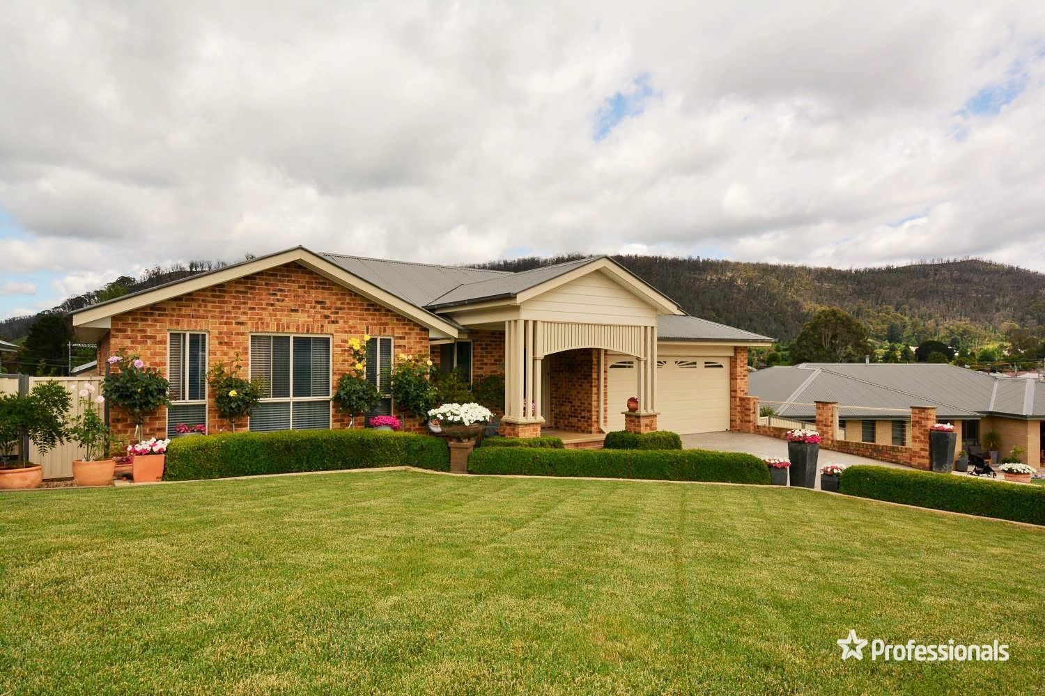 19 Henderson Place, Lithgow NSW 2790, Image 0
