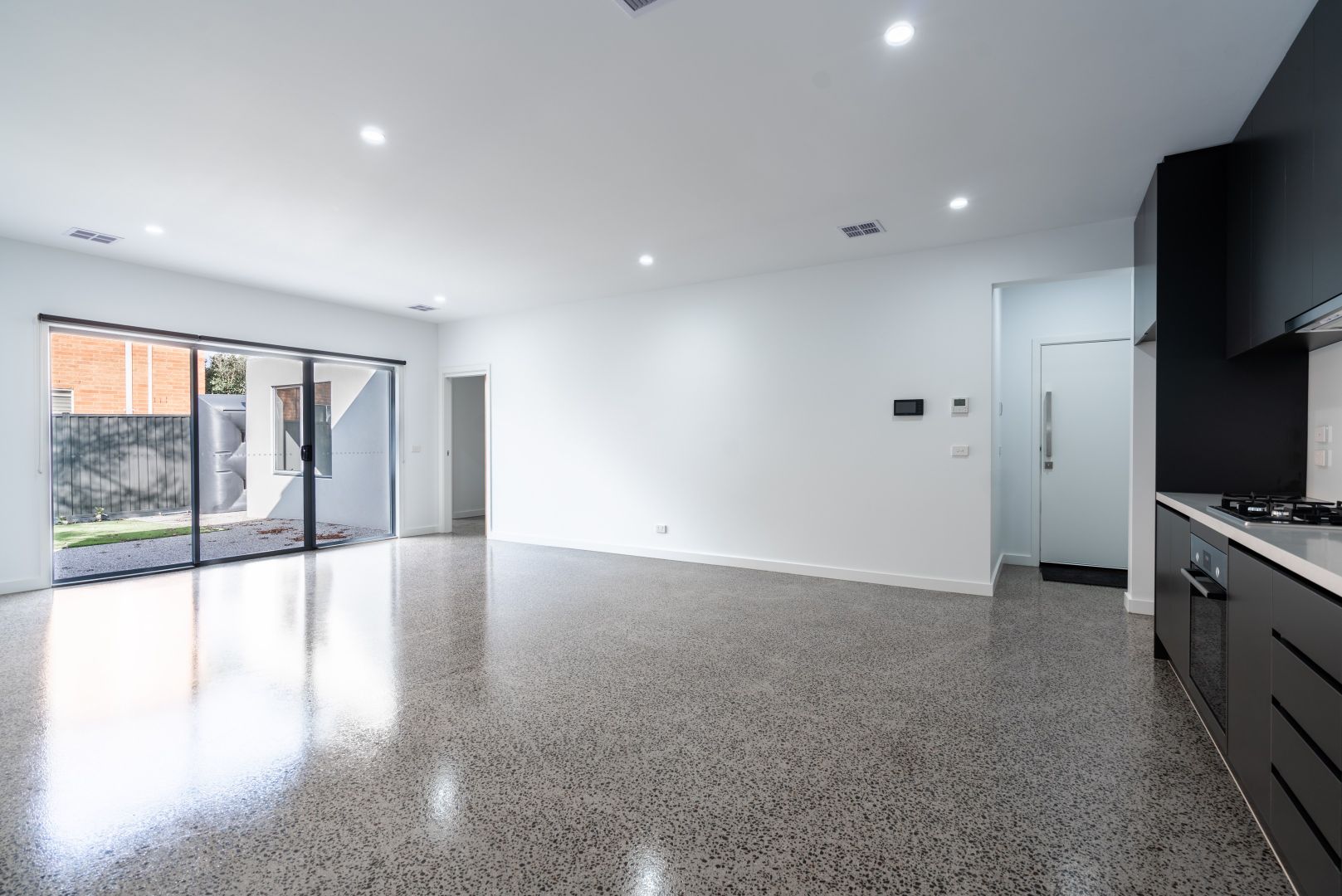 4/5 Nolan Avenue, Brooklyn VIC 3012, Image 2