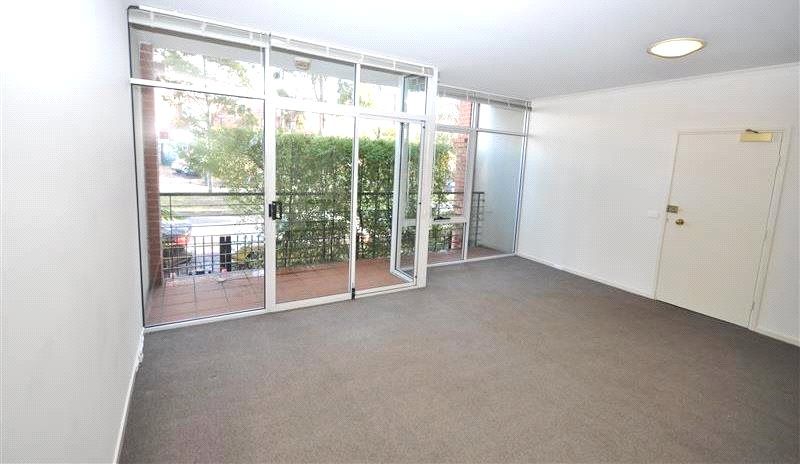2 18 Courtney Street North Melbourne Vic 3051 Apartment For Rent 450 00 Domain