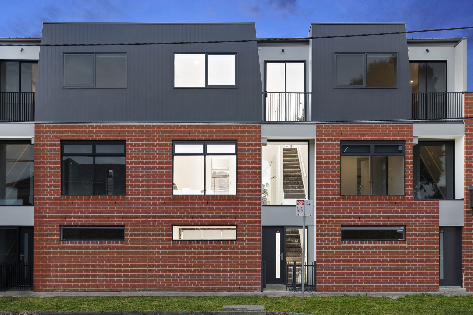 2 bedrooms Townhouse in 98 Derby  Road SUNSHINE VIC, 3020