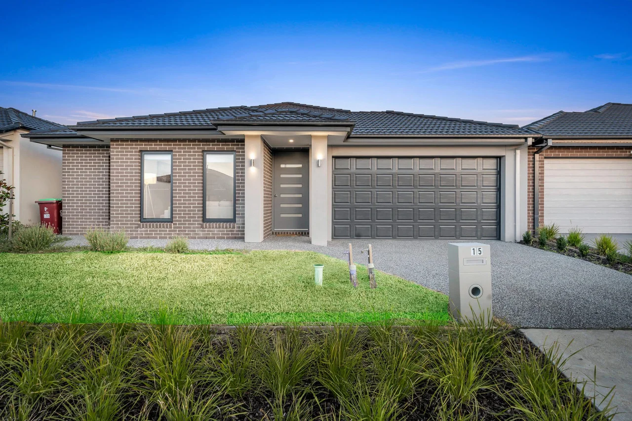 15 Pecan Grove, Clyde North VIC 3978