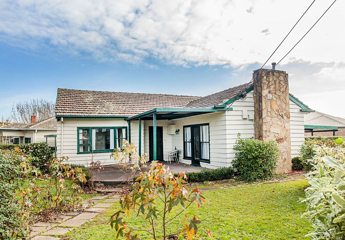 3 bedrooms House in 101 Canterbury Road BLACKBURN VIC, 3130