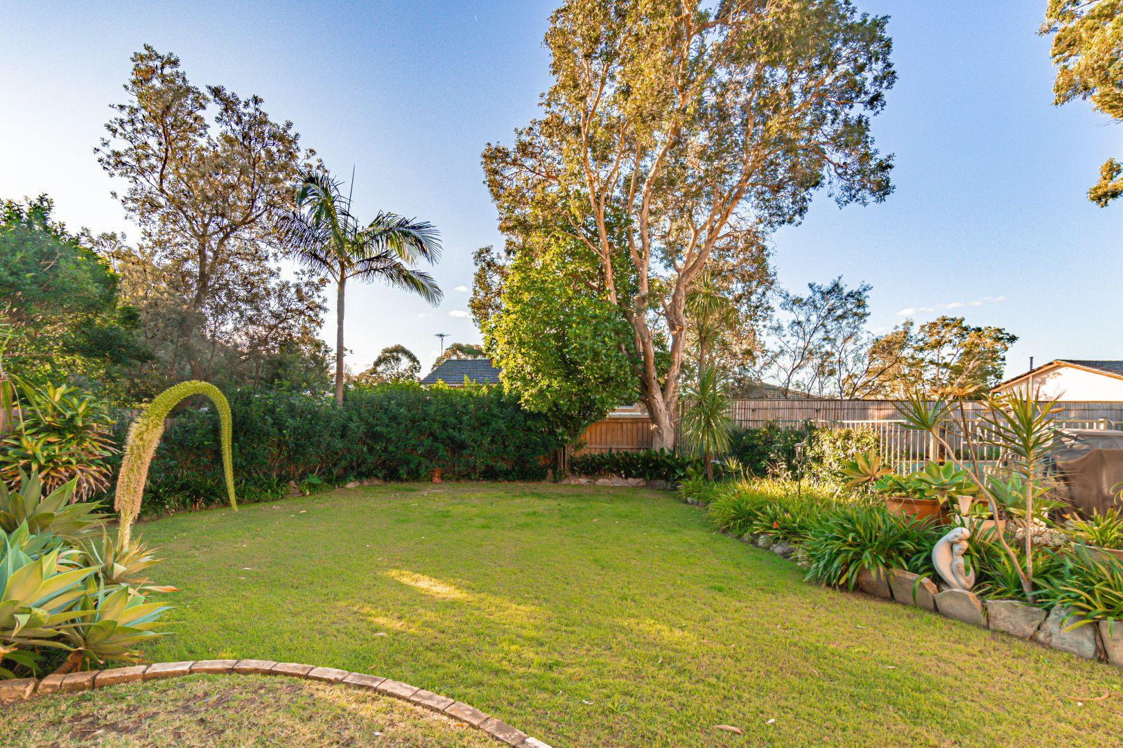 4 Strabane Avenue, Killarney Heights NSW 2087, Image 2