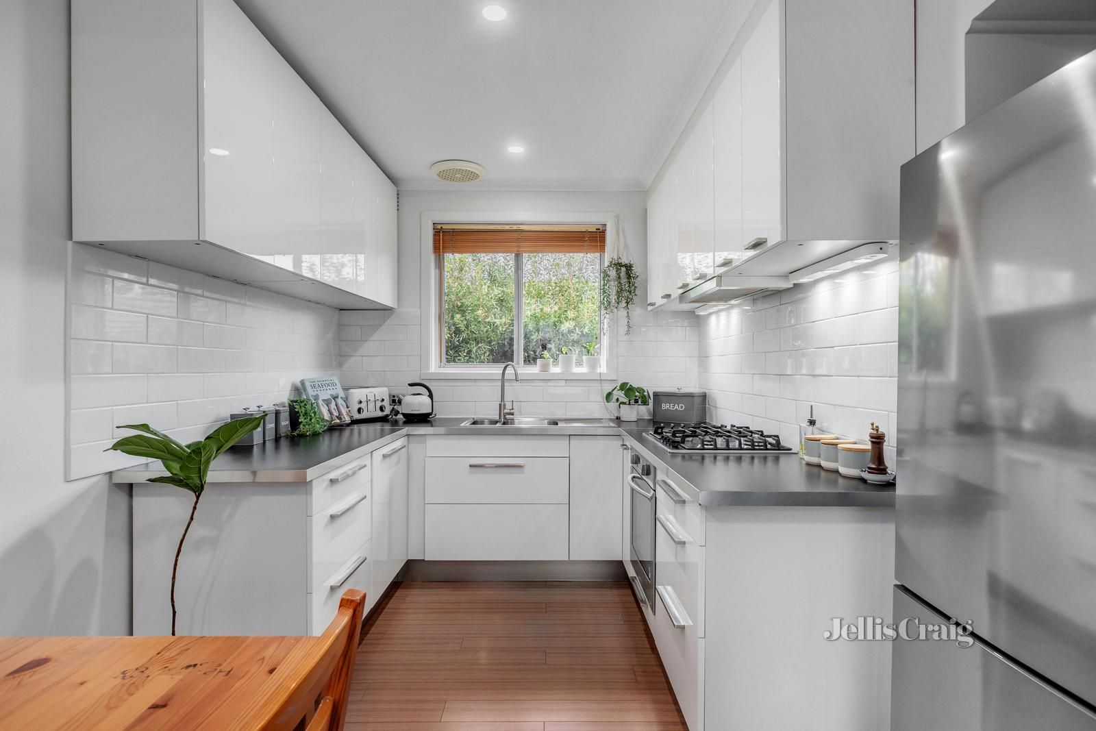 2/158 Junction Road, Nunawading VIC 3131, Image 2