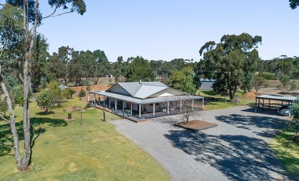 100 Millers Flat Road, Whipstick VIC 3556