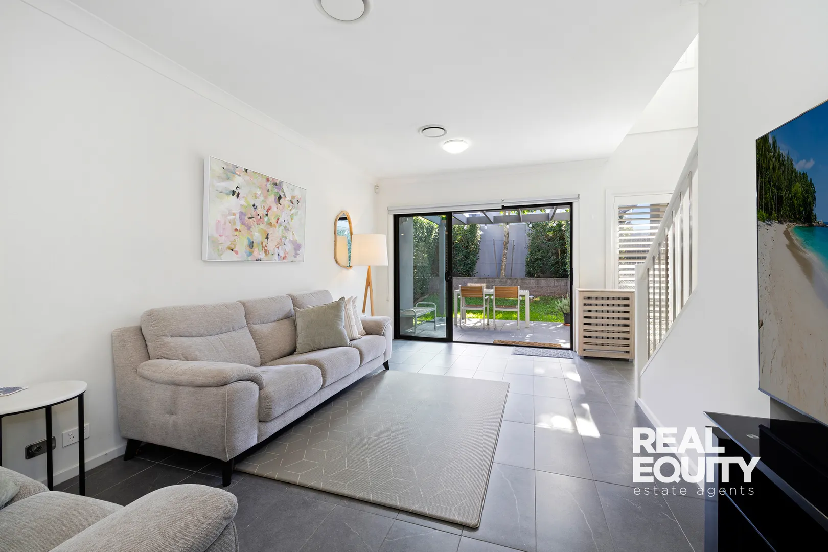 Contemporary Elegance & Low-Maintenance Family Appeal – pohled 3