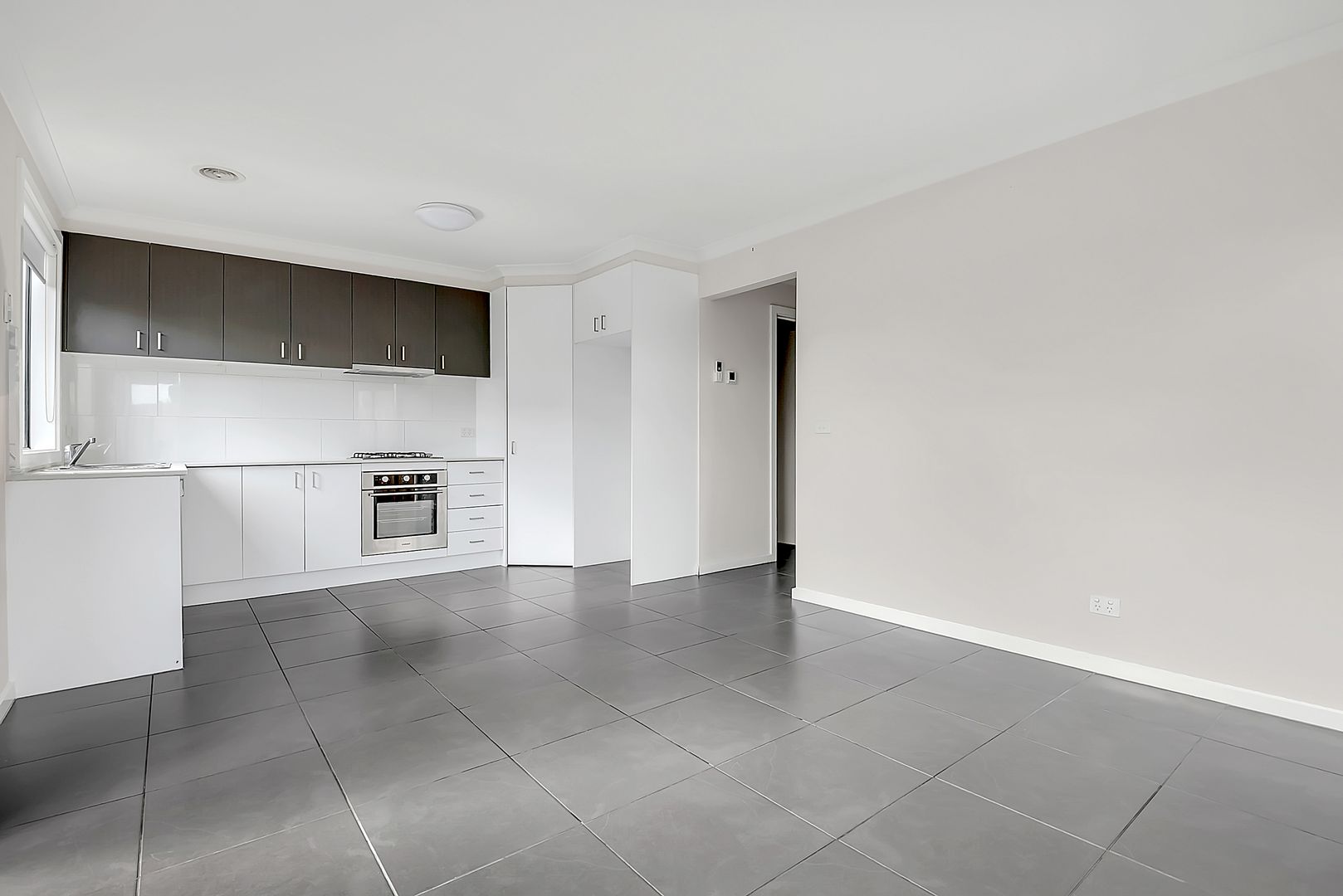 3/5 Latrobe Court, Craigieburn VIC 3064, Image 2