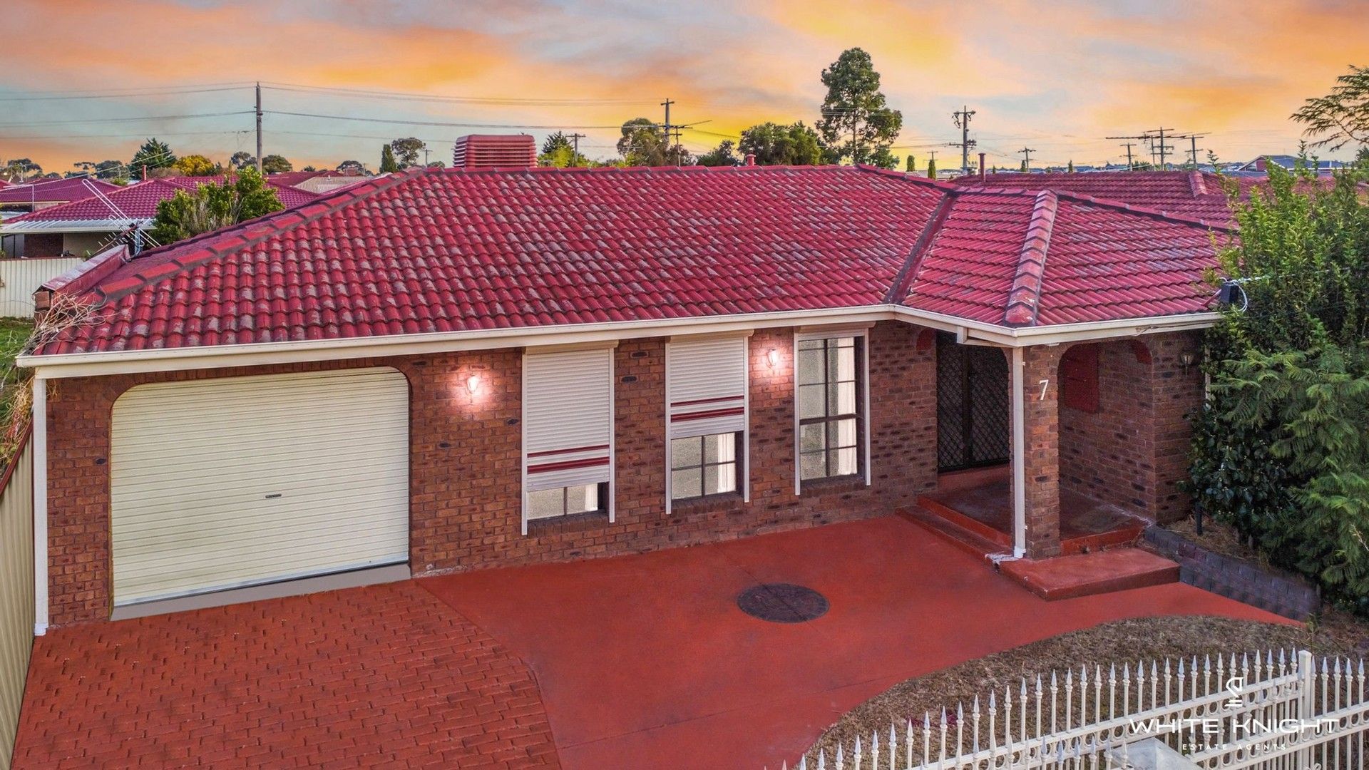 3 bedrooms House in 7 Falcon Walk KINGS PARK VIC, 3021