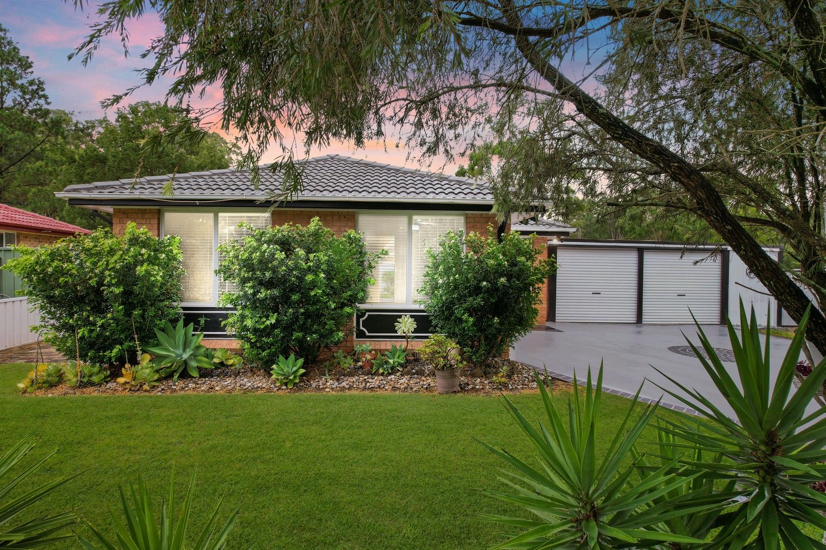 2 cadillac close cooranbong