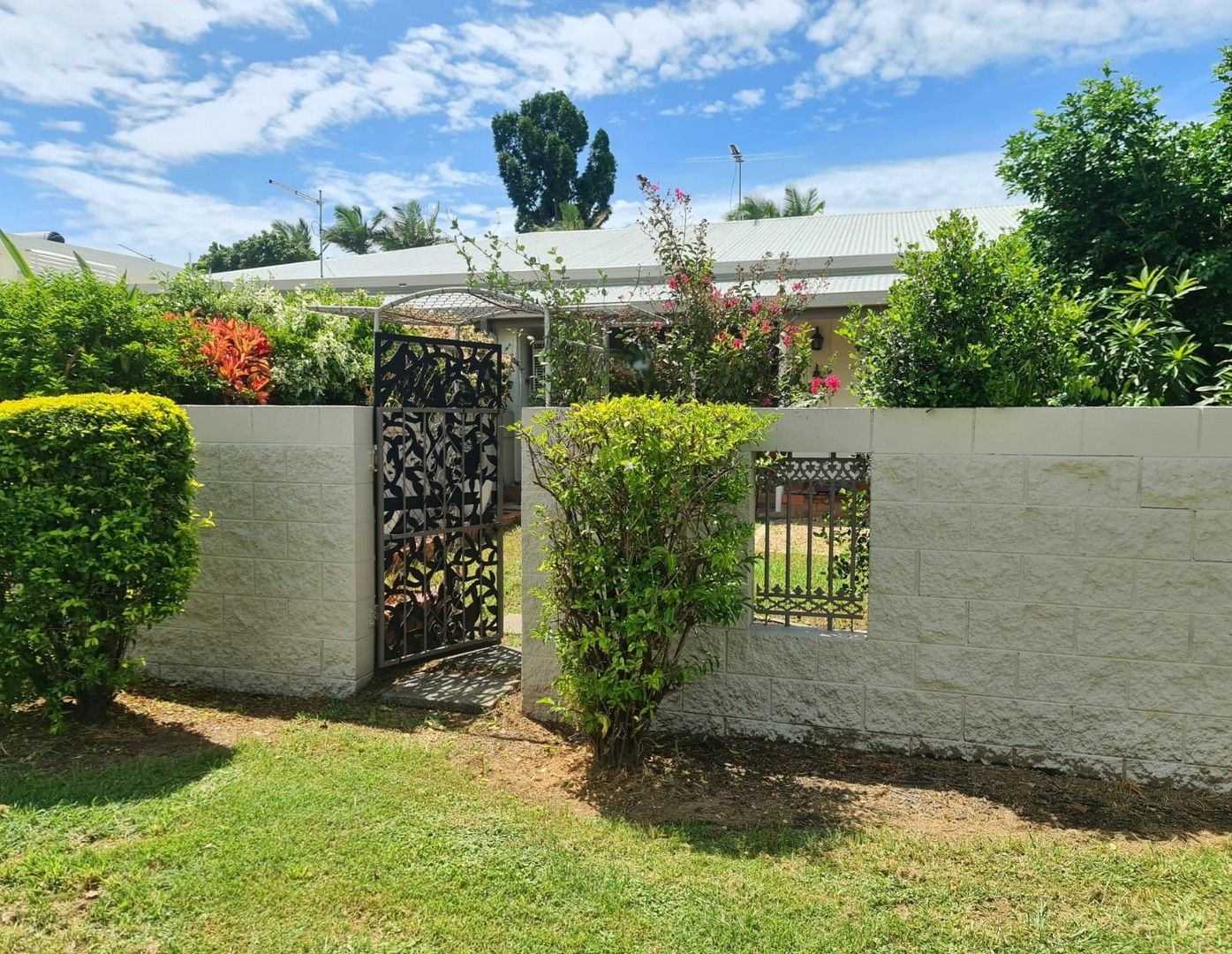 2 bedrooms Apartment / Unit / Flat in  HERMIT PARK QLD, 4812