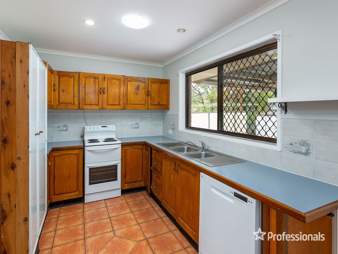 249 Patricks Road, Ferny Hills QLD 4055, Image 2