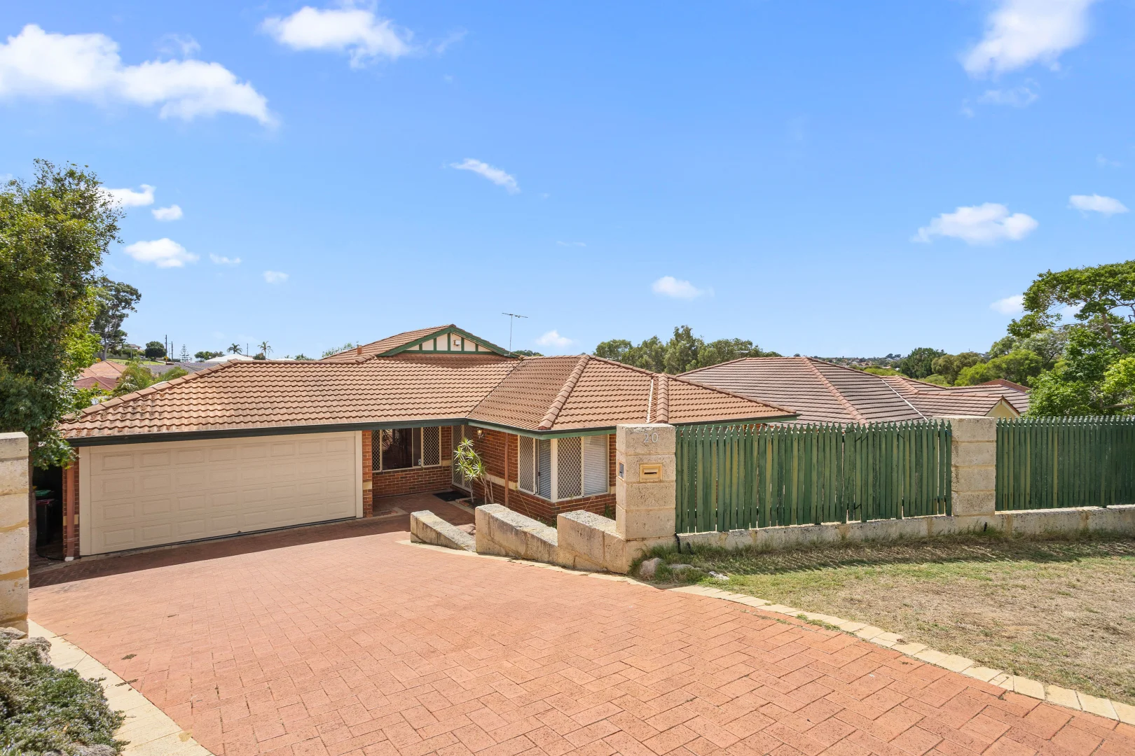 20 Gumina Place, Lake Coogee WA 6166