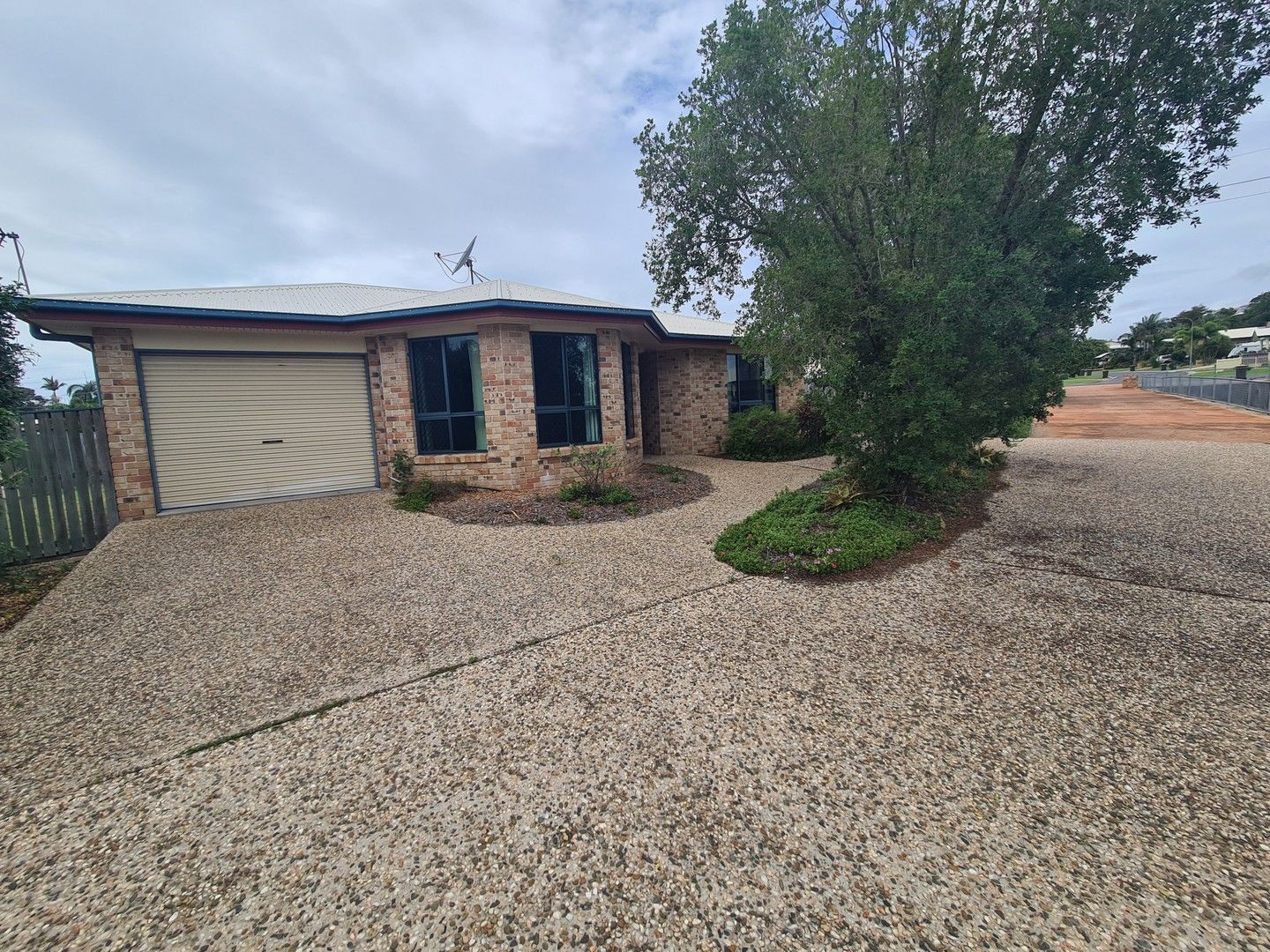 6 bedrooms Duplex in UNIT 1-2/20 Witney Street TELINA QLD, 4680