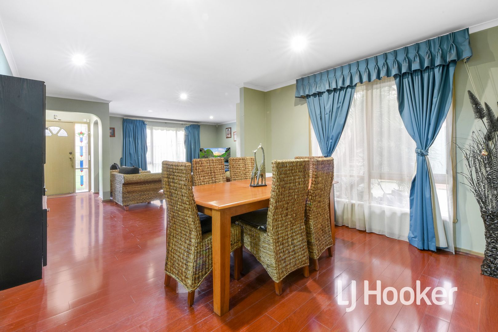 9 Branton Drive, Hampton Park VIC 3976, Image 2