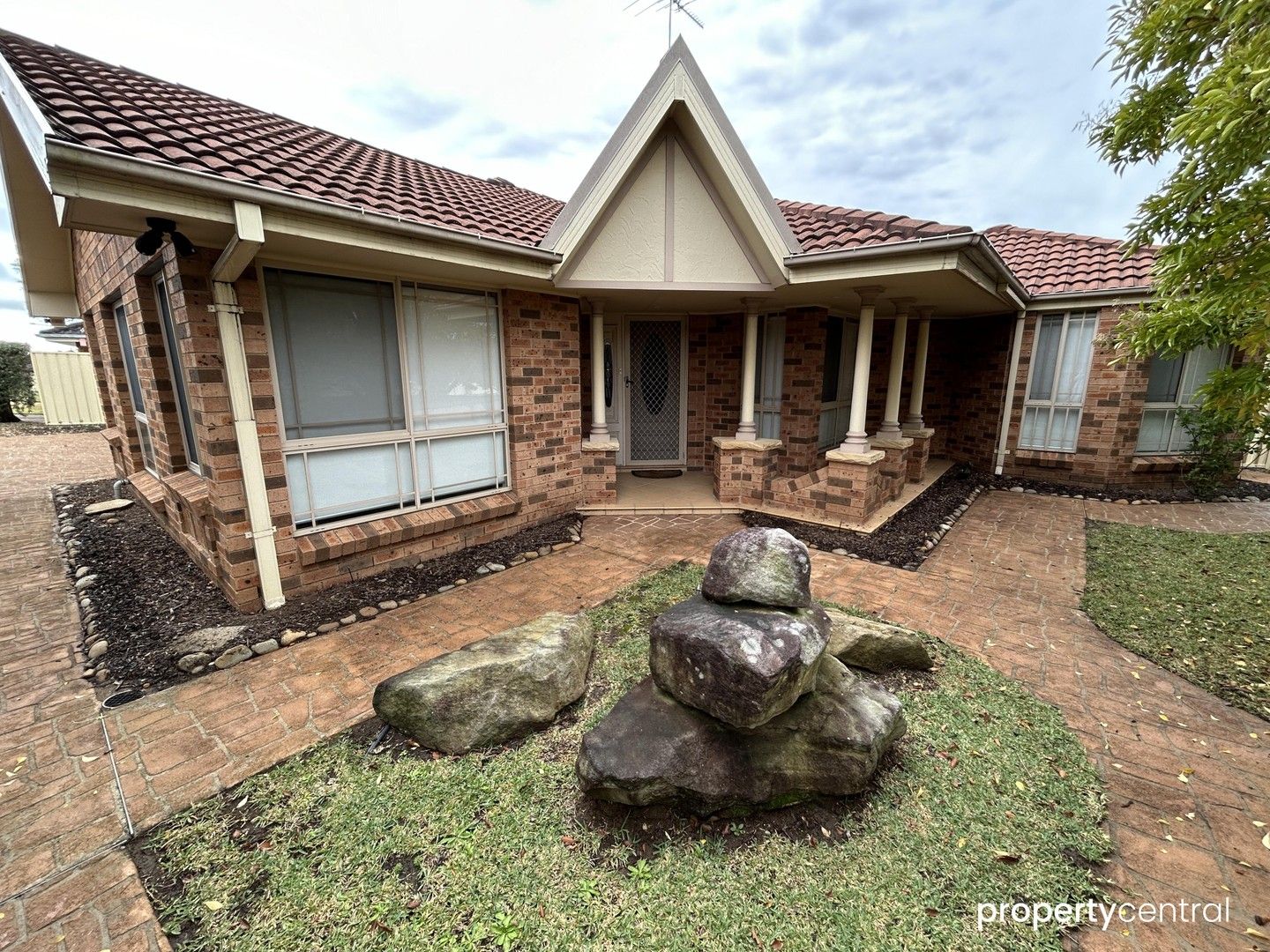 3 bedrooms House in 38 Wari Avenue GLENMORE PARK NSW, 2745