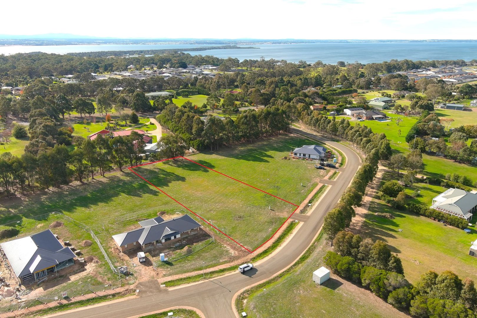 18 Rowellan Drive, Eagle Point VIC 3878, Image 2