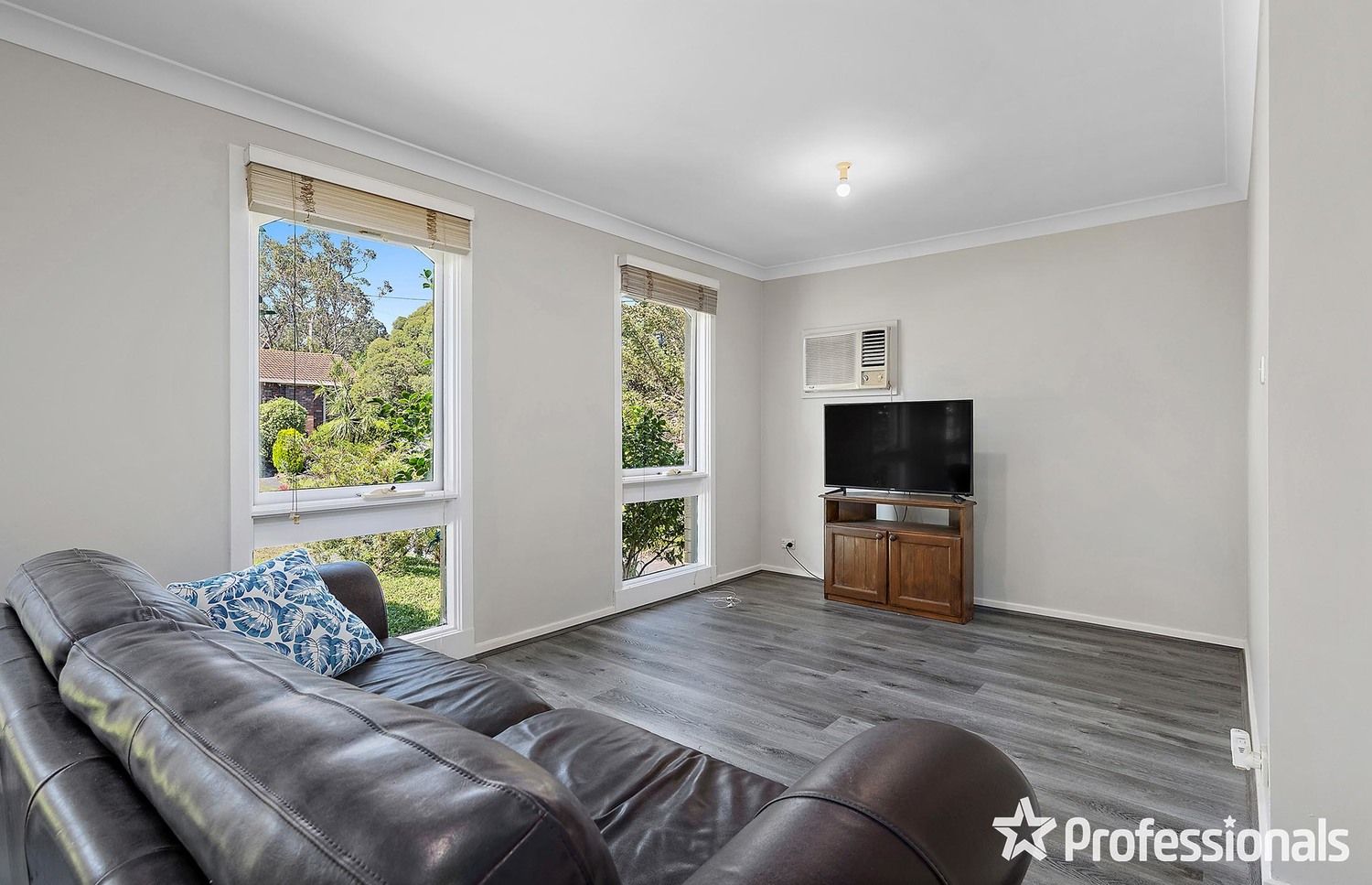 43 Jacaranda Avenue, Kilsyth VIC 3137, Image 2