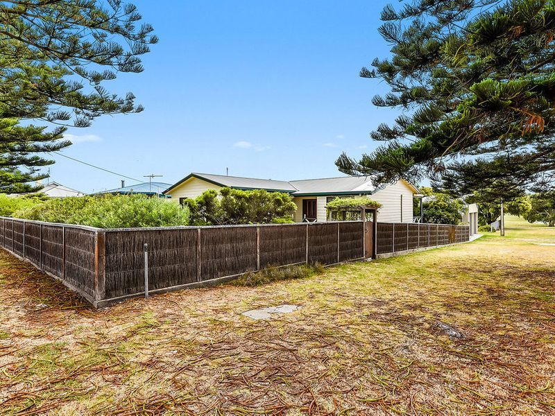 24 Railway Terrace, Beachport SA 5280, Image 1