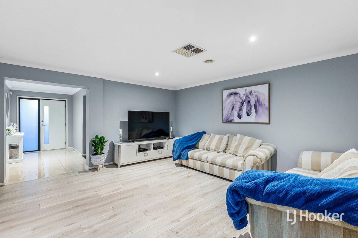 13 Violet Way, Point Cook VIC 3030, Image 2