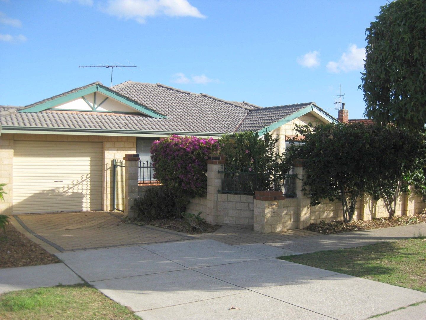 3 bedrooms House in 1/4 May Drive NOLLAMARA WA, 6061