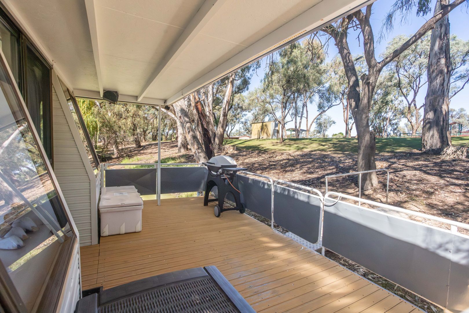 Houseboat Frida Blue Thayne Terrace, Lyrup SA 5343, Image 2