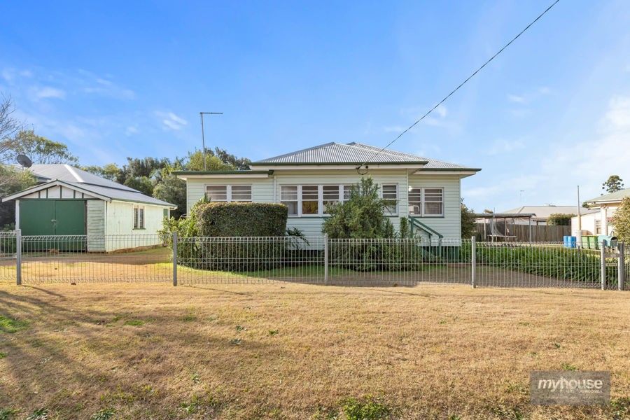 4 bedrooms House in 9 Victory Street NEWTOWN QLD, 4350