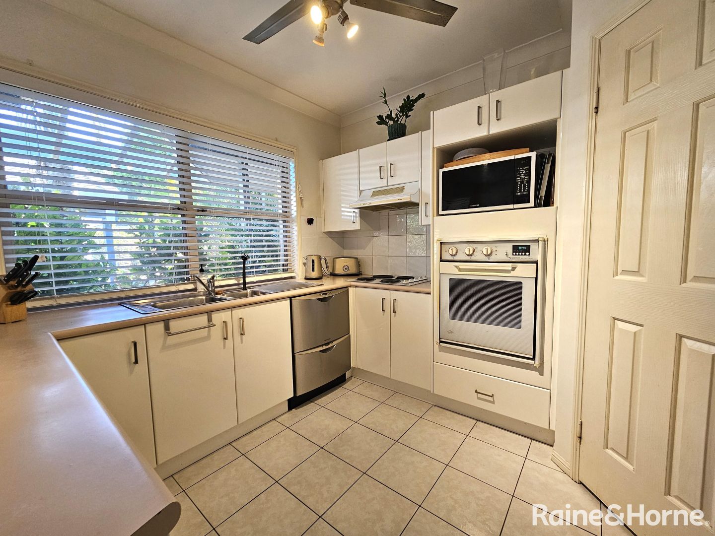 17/60 Gubberley Street, Kenmore QLD 4069 Townhouse For Rent 650