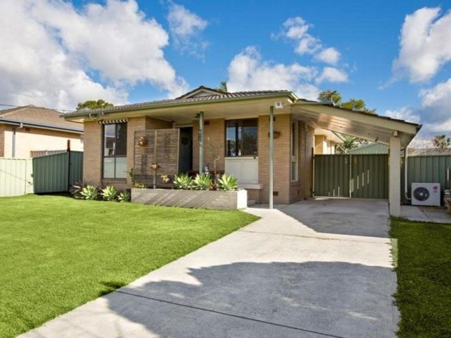 3 bedrooms House in 4 Duckenfield Avenue WOODBERRY NSW, 2322