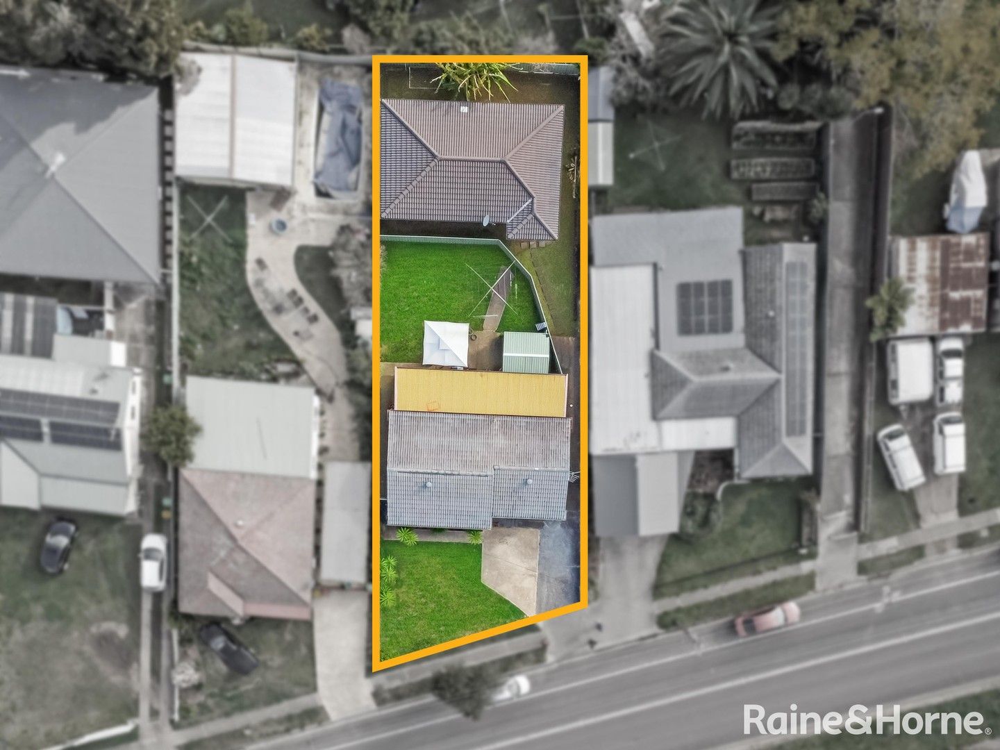 5 bedrooms House in 27 & 27A Melbourne Street OXLEY PARK NSW, 2760