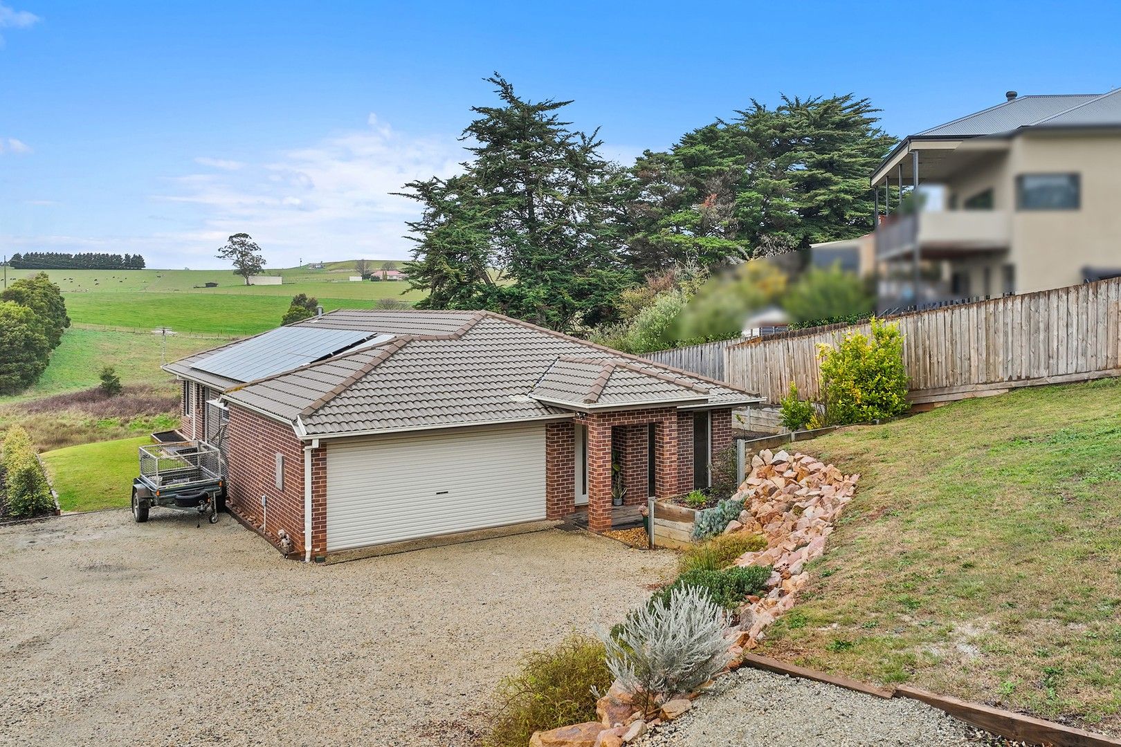 3 bedrooms House in 12 Vivian Court DROUIN VIC, 3818