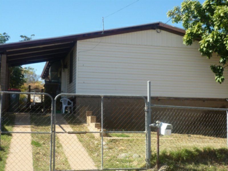 3 bedrooms House in 4 Gray Street MOUNT ISA QLD, 4825