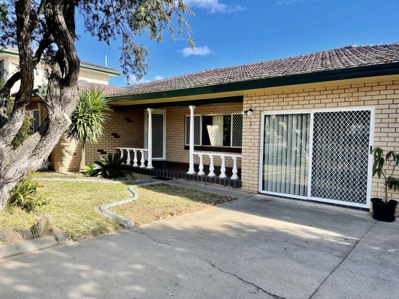 3 bedrooms House in 8 Minnamurra Crescent TAMWORTH NSW, 2340