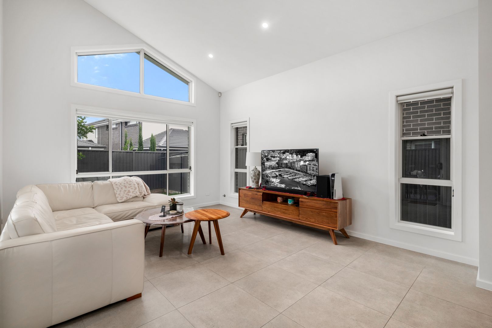 10B Honeymyrtle Avenue, Denham Court NSW 2565, Image 1