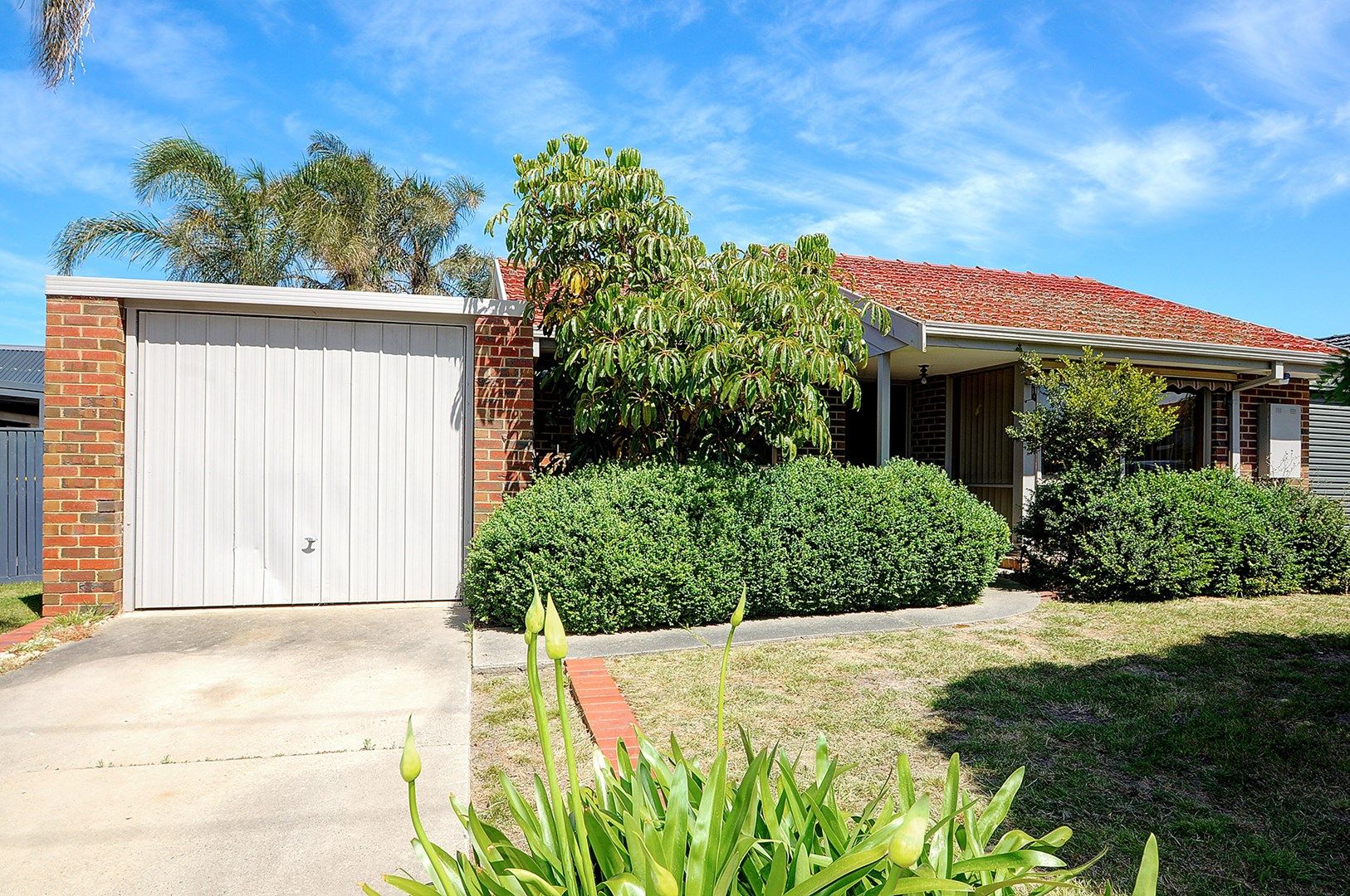 2 bedrooms House in 44 Kingston Drive DINGLEY VILLAGE VIC, 3172