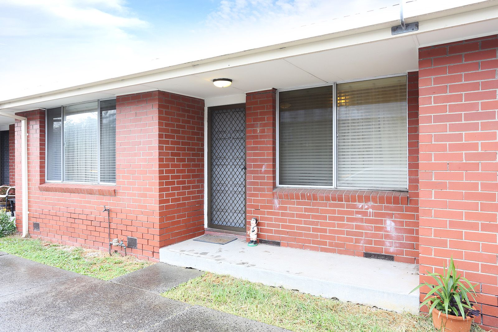 2 bedrooms Apartment / Unit / Flat in 2/20 Alexander Avenue THOMASTOWN VIC, 3074